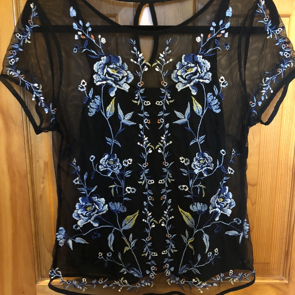 White House Black Market Blouse embroidered